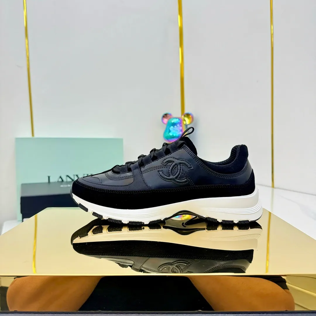 👟👟Ex-factory price 600👟👟High quality! ! ! CHANEL Chanel 25A latest thick-soled casual sports shoes. The counter is synchronized. The counter is very popular. It is a shoe that is very difficult to buy. The most popular thick-soled casual shoes on the Internet. As you can imagine, the most popular thick-soled casual shoes can not be missed. It has both good looks and comfort. Simple and versatile. The thick sole increases the height and is super versatile. Whoever wears it will look better. Upper: cowhide stitching. Lining: breathable mesh. Outsole: TPU original outsole. Size: 35-41 👉